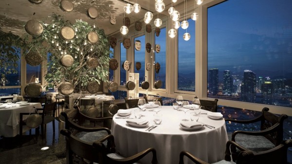 xPark-Hyatt-Busan-Dining-Room-Night-1280x720.jpg.pagespeed.ic.DcWQHBWdga