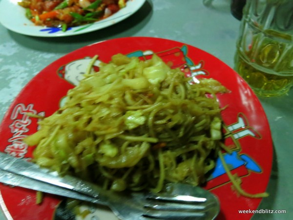 "Fried Noodle (with chicken pork)" appx 3,000 kyat (~$3 USD)